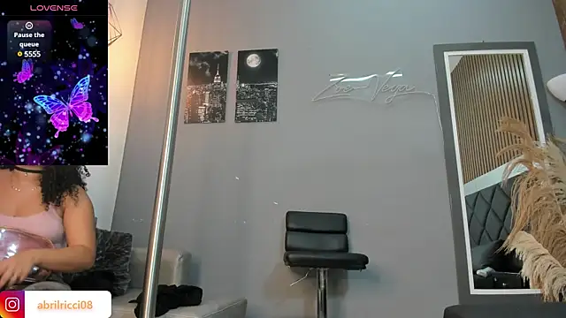 Snapshot of abril_ricci chatting on February 1, 3:30 am abril ricci online show from February 1, 3:30 am