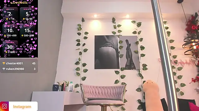 Snapshot of abril_ricci chatting on February 18, 6:15 am abril ricci online show from February 18, 6:15 am