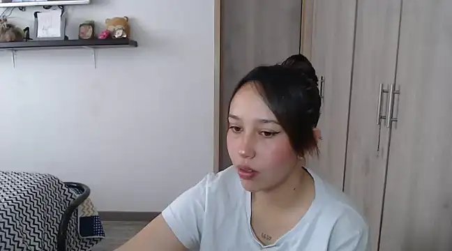 Skarlet Adams28 online show from December 6, 6:28 pm