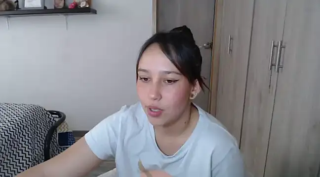 Skarlet Adams28 online show from December 6, 9:35 pm