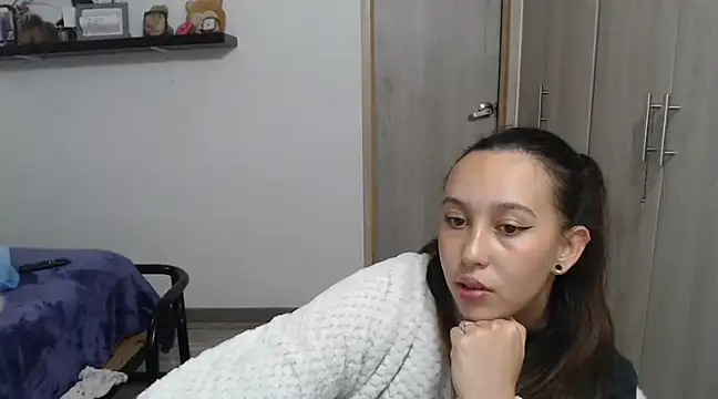 Skarlet Adams28 online show from December 29, 2:17 am