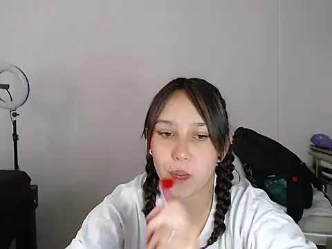 Skarlet Adams28 online show from March 14, 9:21 pm