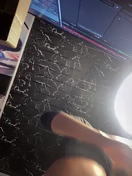 Snapshot of Thyana_LS chatting on February 28, 1:14 pm Thyana LS online show from February 28, 1:14 pm