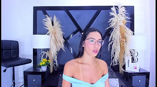 KylieWhite online show from January 15, 5:08 am