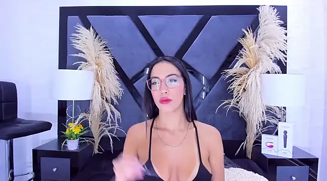 KylieWhite online show from January 16, 12:31 pm