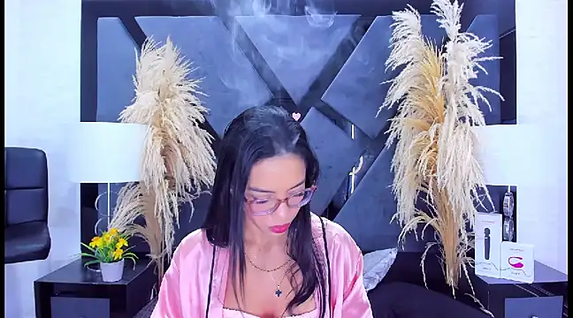 KylieWhite online show from January 23, 12:30 pm