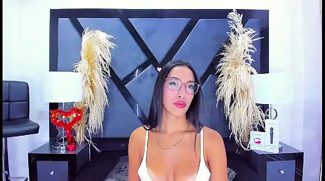 KylieWhite online show from February 6, 12:59 pm