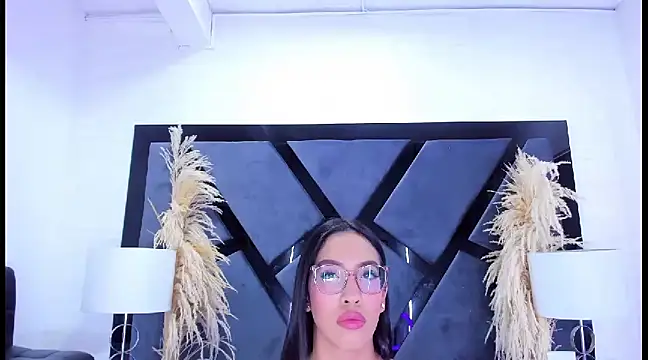 KylieWhite online show from February 19, 3:49 pm