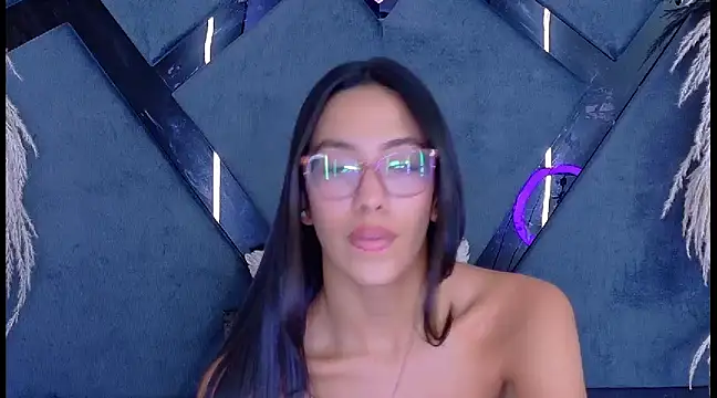 KylieWhite online show from March 3, 6:55 pm