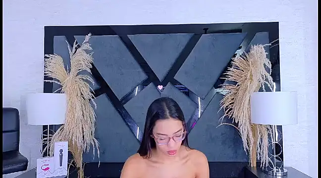 KylieWhite online show from March 10, 12:48 pm