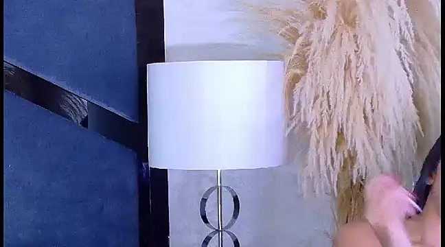 KylieWhite online show from March 14, 3:47 pm