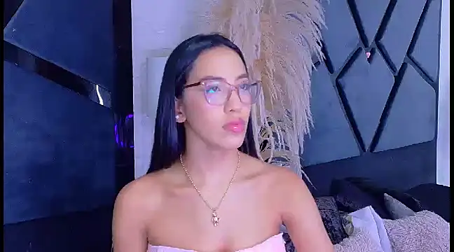 KylieWhite online show from March 15, 12:24 pm