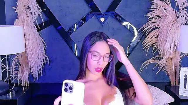 KylieWhite online show from November 3, 1:12 pm