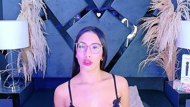 KylieWhite online show from November 7, 6:57 am