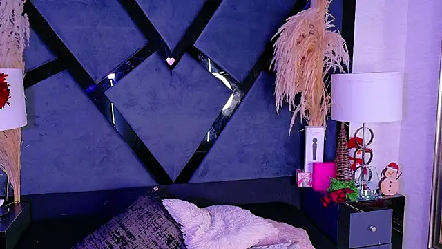 KylieWhite online show from December 18, 2:01 pm