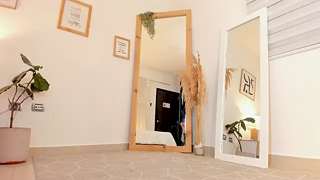 viooletaa online show from March 22, 6:47 pm