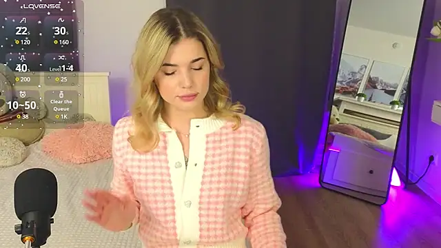 adrianawow1 online show from March 8, 9:29 pm