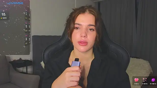 adrianawow1 online show from October 8, 9:12 pm