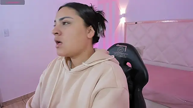 Brendda tay online show from April 12, 3:11 am