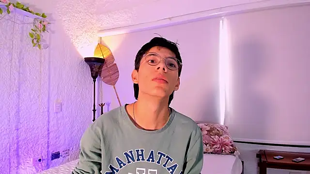 Snapshot of alexandersawyer chatting on January 16, 12:31 pm alexandersawyer online show from January 16, 12:31 pm