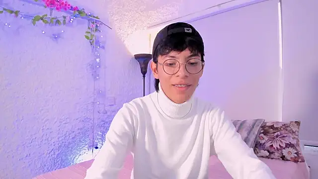 Snapshot of alexandersawyer chatting on February 4, 12:11 pm alexandersawyer online show from February 4, 12:11 pm