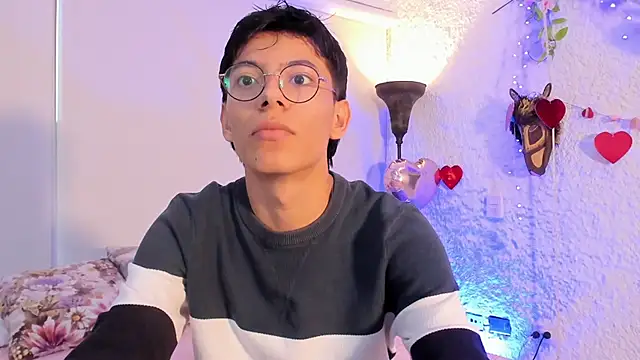 Snapshot of alexandersawyer chatting on February 19, 11:38 am alexandersawyer online show from February 19, 11:38 am