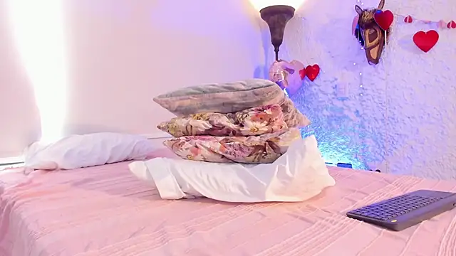 Snapshot of alexandersawyer chatting on February 19, 2:44 pm alexandersawyer online show from February 19, 2:44 pm