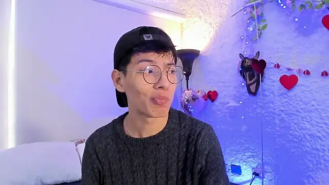 Snapshot of alexandersawyer chatting on February 24, 12:05 pm alexandersawyer online show from February 24, 12:05 pm