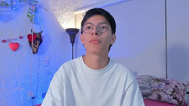 Snapshot of alexandersawyer chatting on February 27, 3:47 am alexandersawyer online show from February 27, 3:47 am