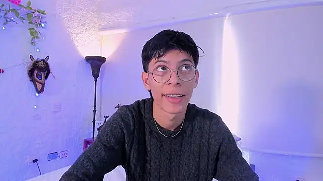 Snapshot of alexandersawyer chatting on March 11, 2:29 pm alexandersawyer online show from March 11, 2:29 pm