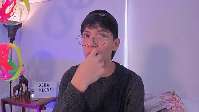 Snapshot of alexandersawyer chatting on March 21, 12:06 pm alexandersawyer online show from March 21, 12:06 pm