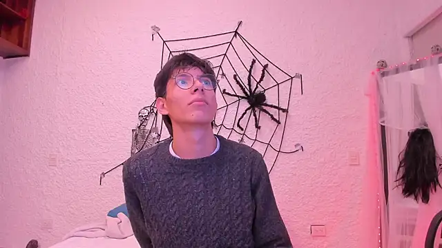 Snapshot of alexandersawyer chatting on October 4, 4:21 am alexandersawyer online show from October 4, 4:21 am