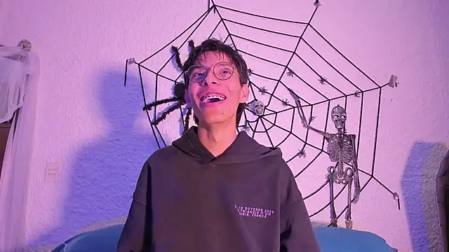 Snapshot of alexandersawyer chatting on October 9, 3:59 am alexandersawyer online show from October 9, 3:59 am