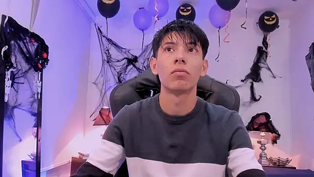 Snapshot of alexandersawyer chatting on October 31, 12:50 pm alexandersawyer online show from October 31, 12:50 pm