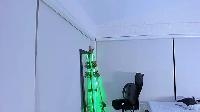 Snapshot of alexandersawyer chatting on November 22, 4:44 am alexandersawyer online show from November 22, 4:44 am