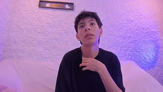 Snapshot of alexandersawyer chatting on December 4, 8:45 am alexandersawyer online show from December 4, 8:45 am