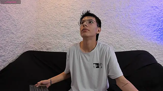 Snapshot of alexandersawyer chatting on December 16, 1:21 am alexandersawyer online show from December 16, 1:21 am