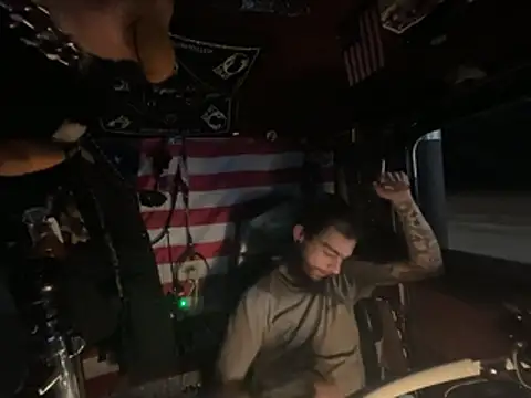 Snapshot of XMeF10 chatting on January 11, 2:27 am XMeF10 online show from January 11, 2:27 am