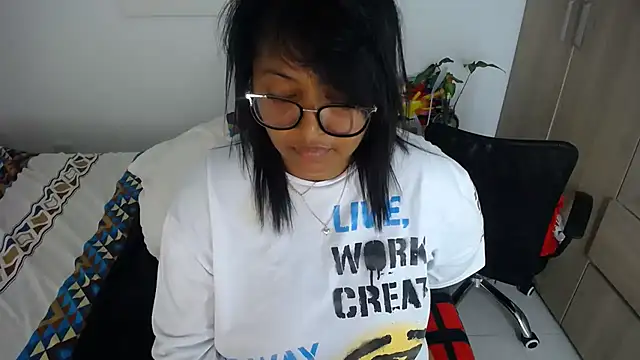 miajoseph  online show from January 18, 8:20 am