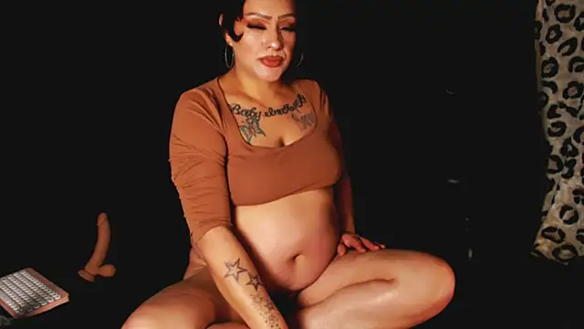 Snapshot of Layla-Lana chatting on February 18, 10:00 am Layla-Lana online show from February 18, 10:00 am