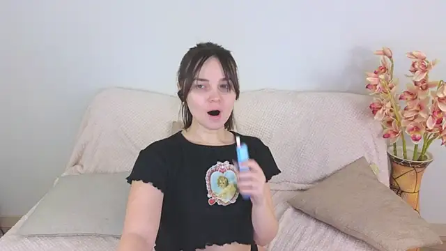 Snapshot of Ellie_Sunset chatting on January 14, 8:41 am Ellie Sunset online show from January 14, 8:41 am