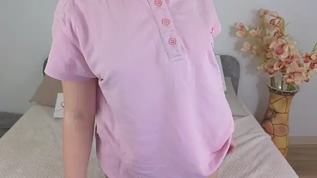 Snapshot of Ellie_Sunset chatting on February 6, 5:19 pm Ellie Sunset online show from February 6, 5:19 pm