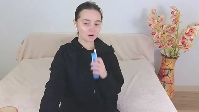 Snapshot of Ellie_Sunset chatting on February 25, 9:09 am Ellie Sunset online show from February 25, 9:09 am