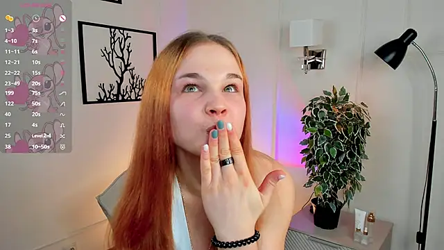 OdetteHarwick online show from March 18, 9:32 pm