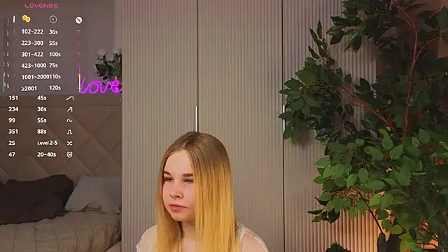 Snapshot of OdetteHarwick chatting on January 8, 7:10 am OdetteHarwick online show from January 8, 7:10 am