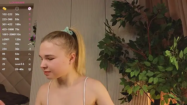 Snapshot of OdetteHarwick chatting on January 9, 6:05 am OdetteHarwick online show from January 9, 6:05 am