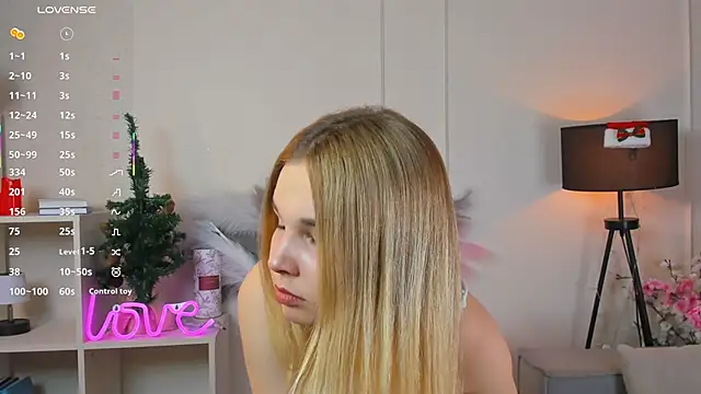 Snapshot of OdetteHarwick chatting on January 18, 7:12 am OdetteHarwick online show from January 18, 7:12 am