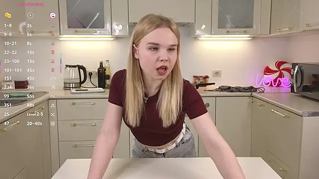 Snapshot of OdetteHarwick chatting on February 22, 6:06 pm OdetteHarwick online show from February 22, 6:06 pm