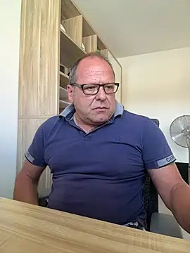 coupleLatinaLovers online show from July 13, 7:33 am