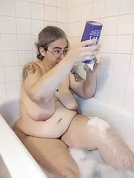 Snapshot of GraceHenderson chatting on January 19, 6:00 pm GraceHenderson online show from January 19, 6:00 pm